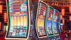 jj2d Online Slots မြန်မာကစားသမား မိုဘိုင်းဖုန်းမှ ကစားနေပုံ MMK ဆုကြေး